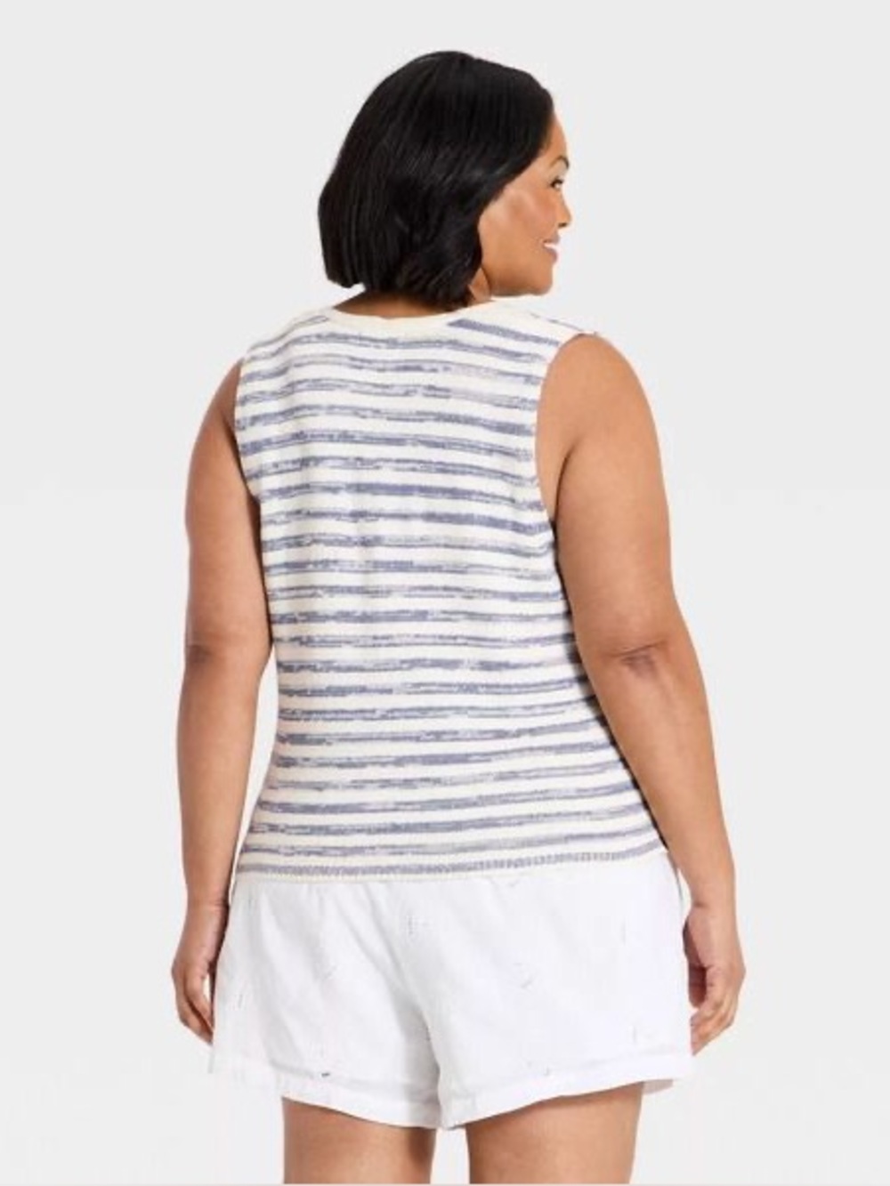 Universal Thread Button-Front Standard Fit Tank Top - Picture 3 of 4